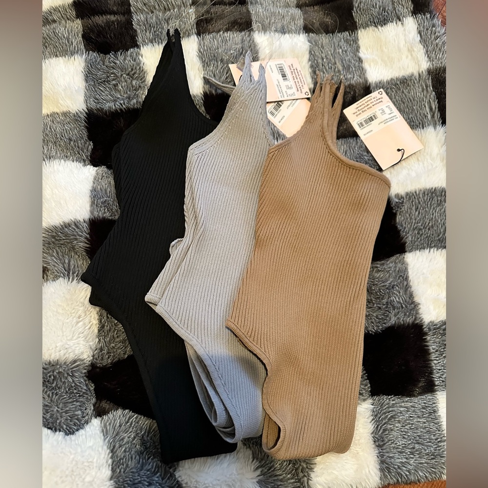 NWT | 3 Missguided Scoop Line Bodysuits